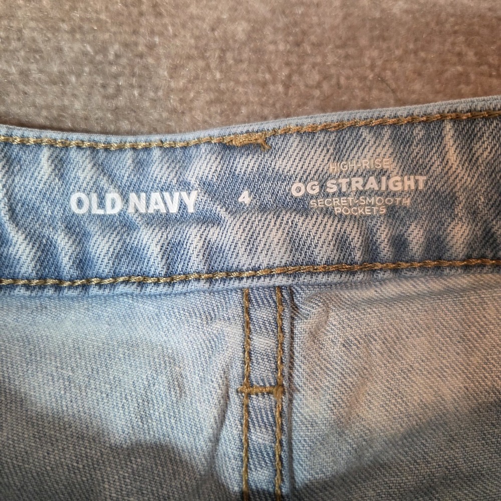 Old Navy OG Straight Women's Light Wash Cut Off Distressed Denim Shorts Size 4 - Picture 3 of 4